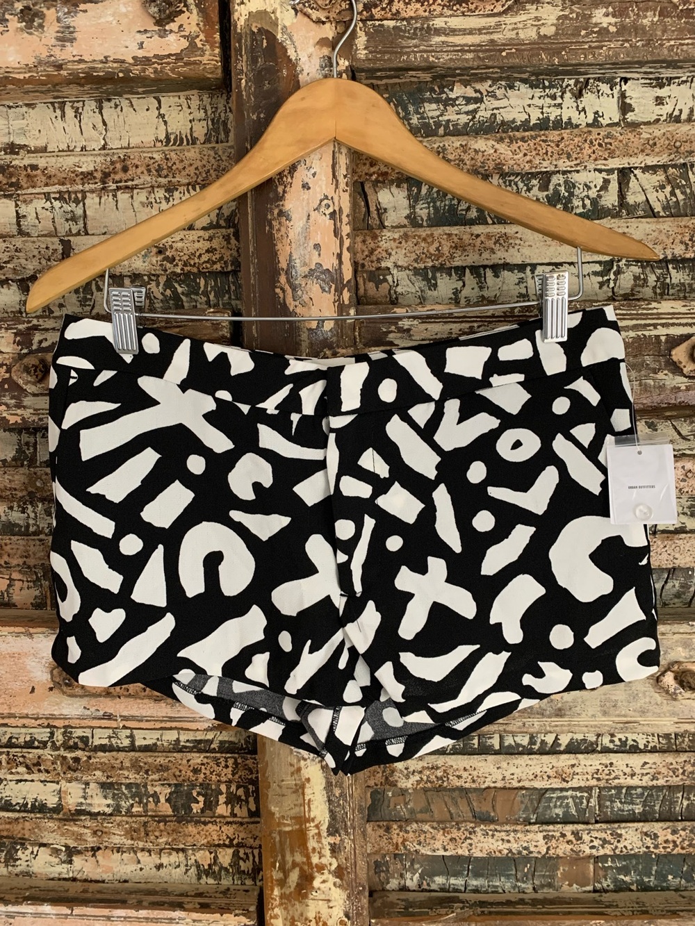 NWT Alice & UO Urban Outfitters Black White Abstract Print Dressy Micro Shorts 4
